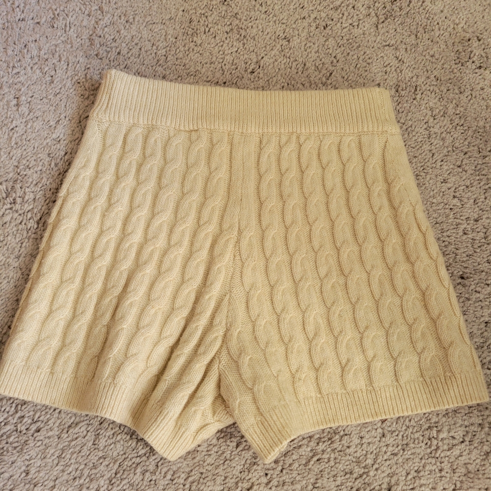 H&M High Waist Cream Cable Knit Shorts - Picture 4 of 4
